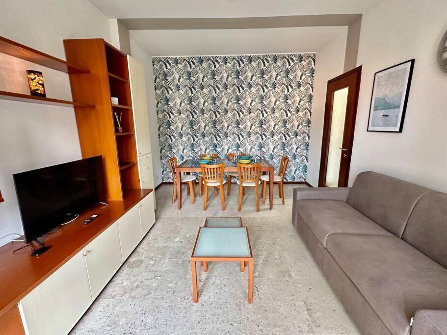 Low Cost Holiday An Business House And Free Park By Revenue House Como Dış mekan fotoğraf