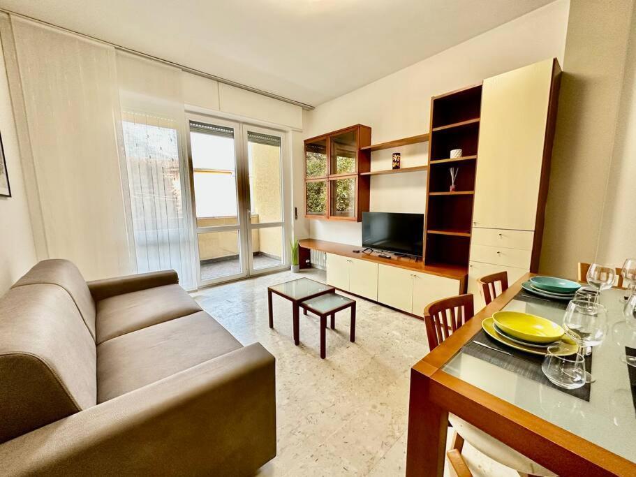Low Cost Holiday An Business House And Free Park By Revenue House Como Dış mekan fotoğraf